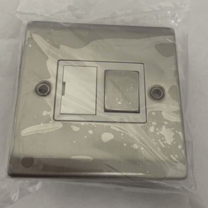 PREMSPEC PS2971/SS/W 1 GANG SWITCHED SOCKET S/STEEL WITH WHITE INSERTS